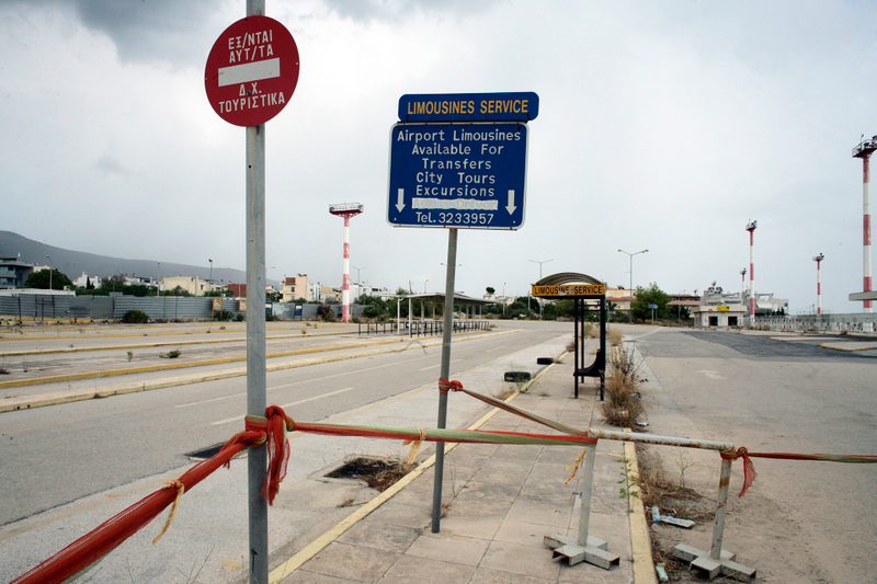 Illustration for article titled Athens' Abandoned International Airport Is Incredibly Creepy